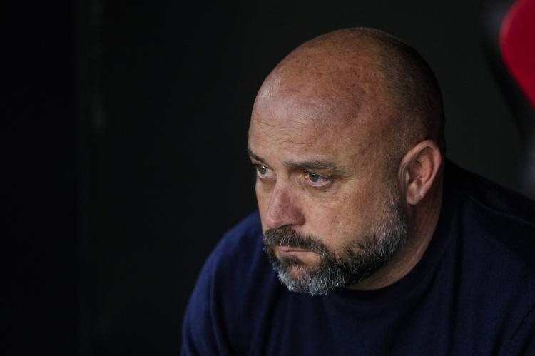 的压迫逼抢, 冈萨雷斯依, 以赴