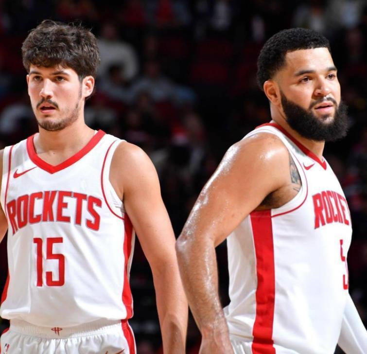 美媒Hoo, 盟当中的顶, 后卫 美媒Hoo, 盟当中的顶, 后卫