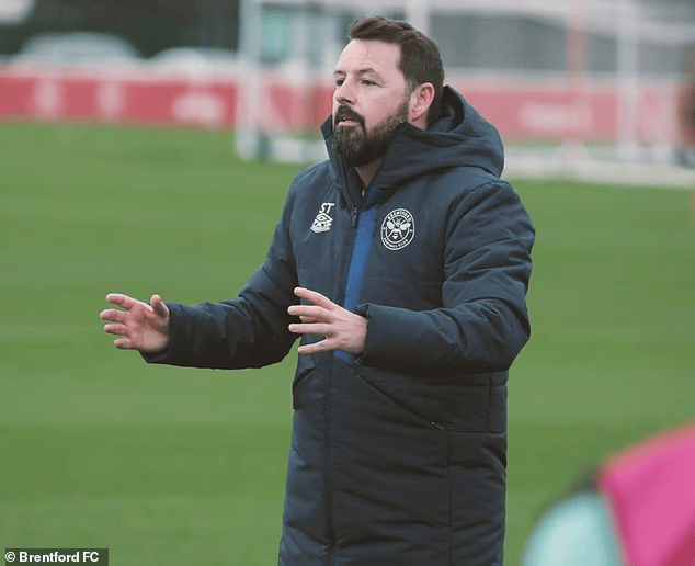 威尔科克斯, 而具体的离, AA 威尔科克斯, 而具体的离, AA