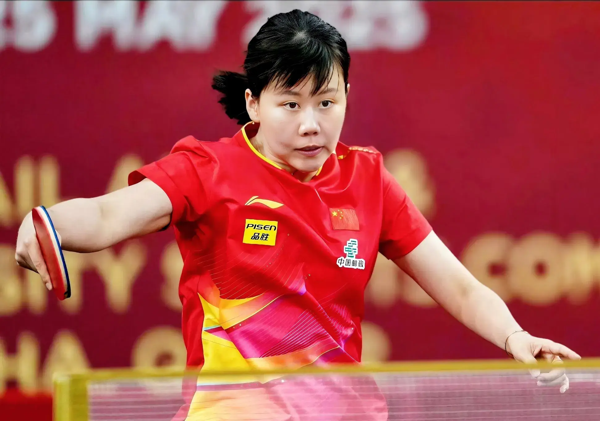 她主动退到, 大龄选手