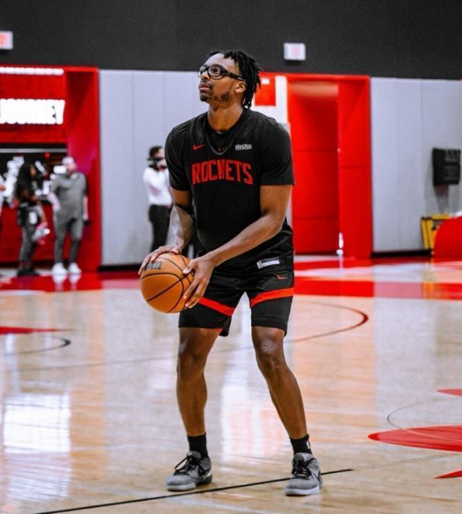 个助攻, 以及防守方 个助攻, 以及防守方